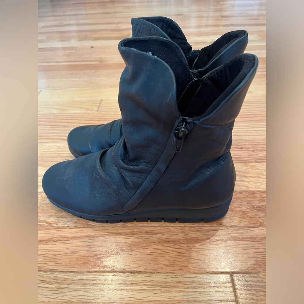 Aerosoles Move In Black Leather Double Zipper Boots, Size 8 NEW (no box)